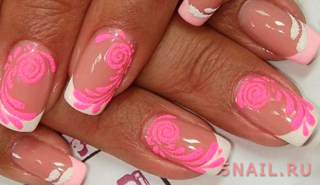 розовые узоры на ногтях френч